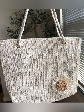 Woven Cream Tote Bag with Daisy Accent